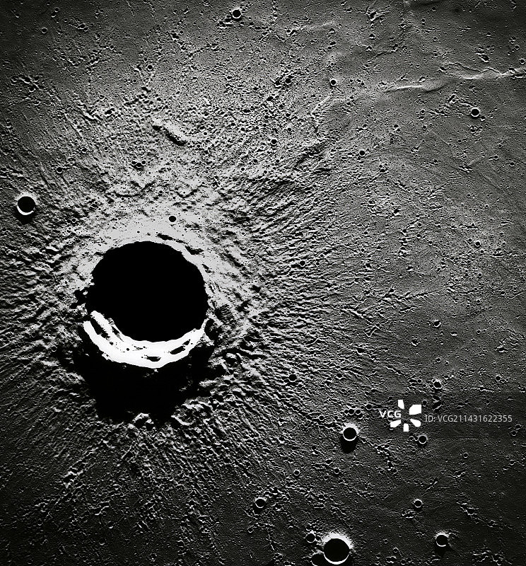 月球上的提莫卡里斯陨石坑图片素材