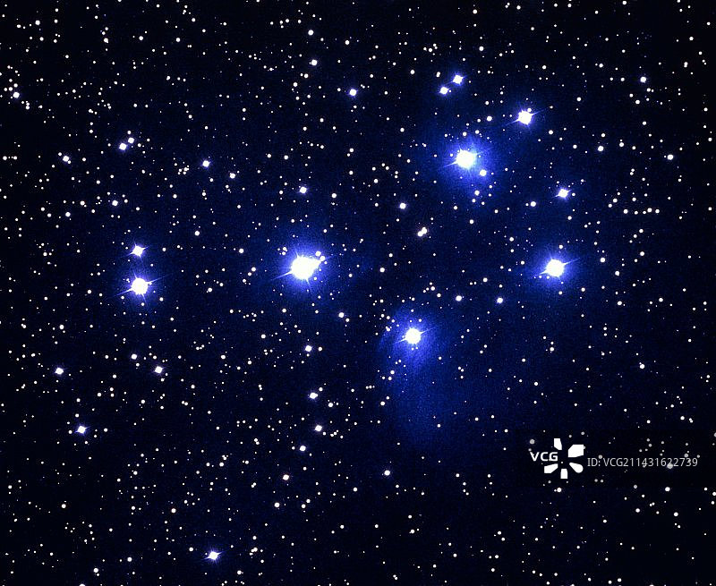 昴星团星团的光学照片图片素材