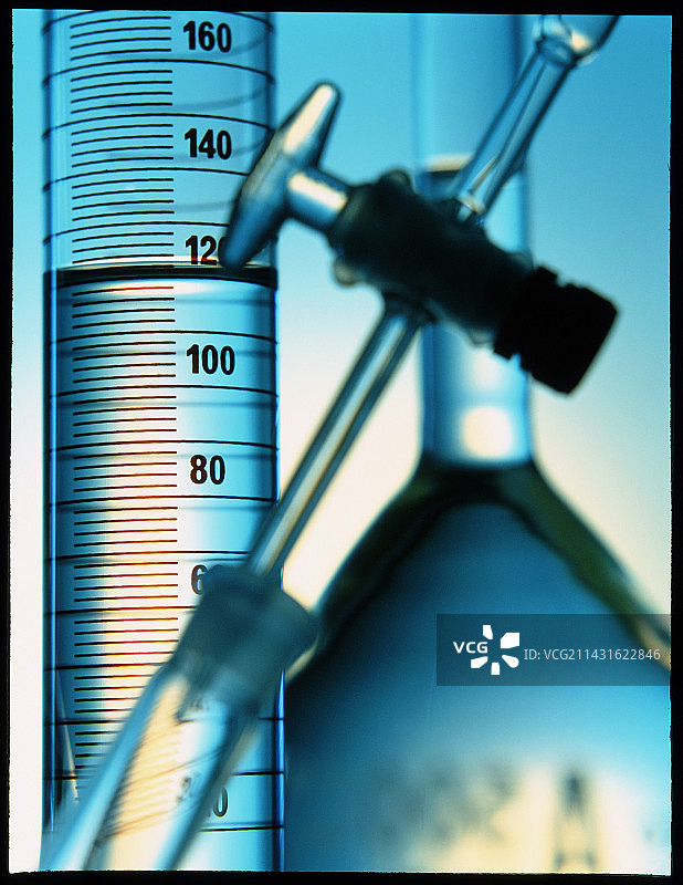 带有烧瓶的滴定管阀门和尖端图片素材