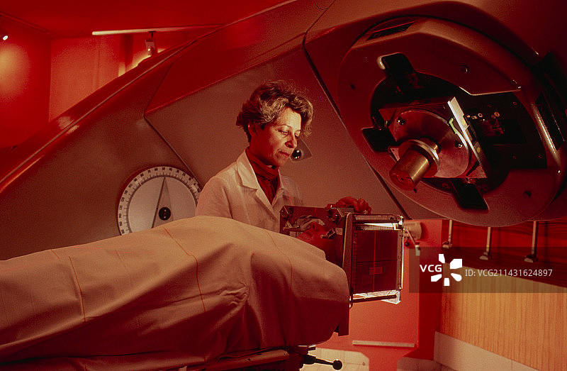 头部肿瘤的立体定向放射治疗图片素材