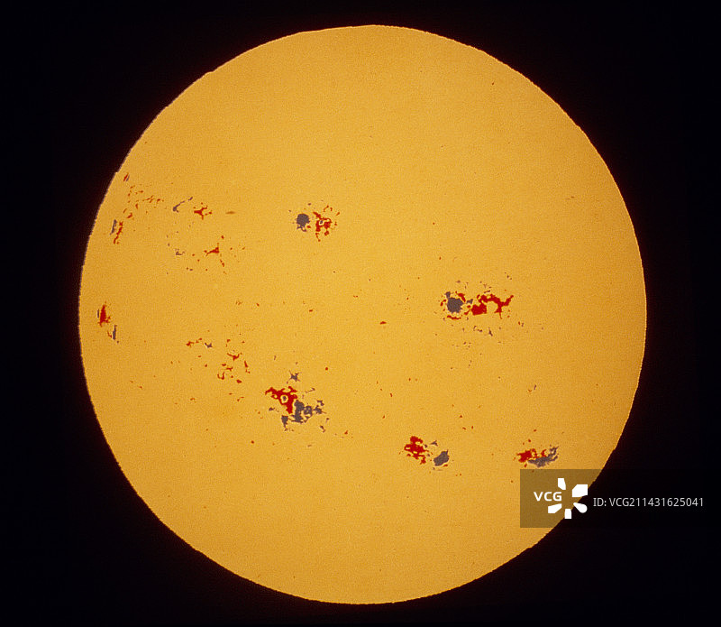 显示太阳黑子对的太阳磁图图片素材