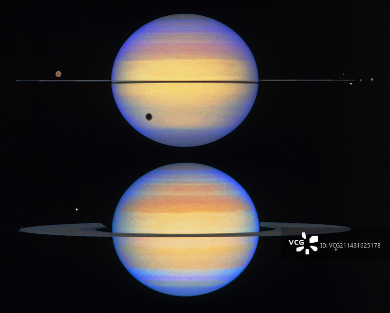 两个角度观测的土星图片素材
