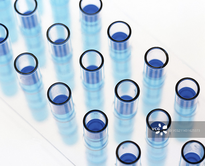 装有蓝色液体的试管图片素材
