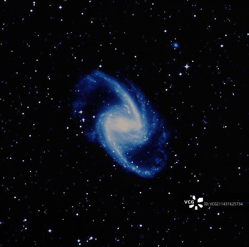 塞弗特星系NGC 1365的光学图像图片素材