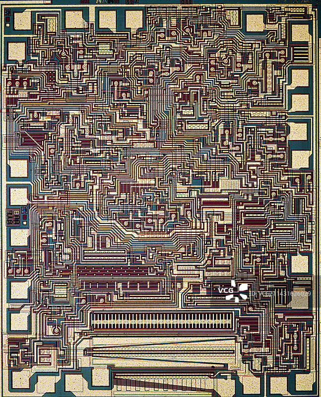 STL80微处理器表面的光学显微镜图像图片素材