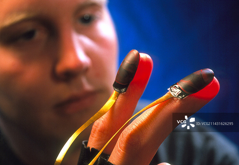 可穿戴计算机：指甲触摸传感器图片素材