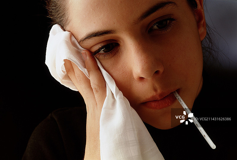 患普通感冒的青少年图片素材