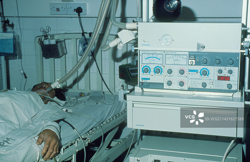 靠生命支持的脑死亡患者图片素材