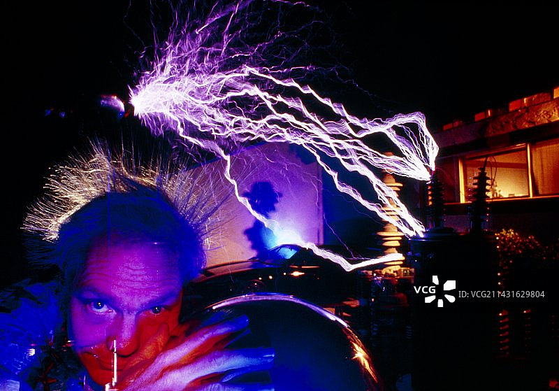 比尔·维索克和特斯拉线圈演示图片素材