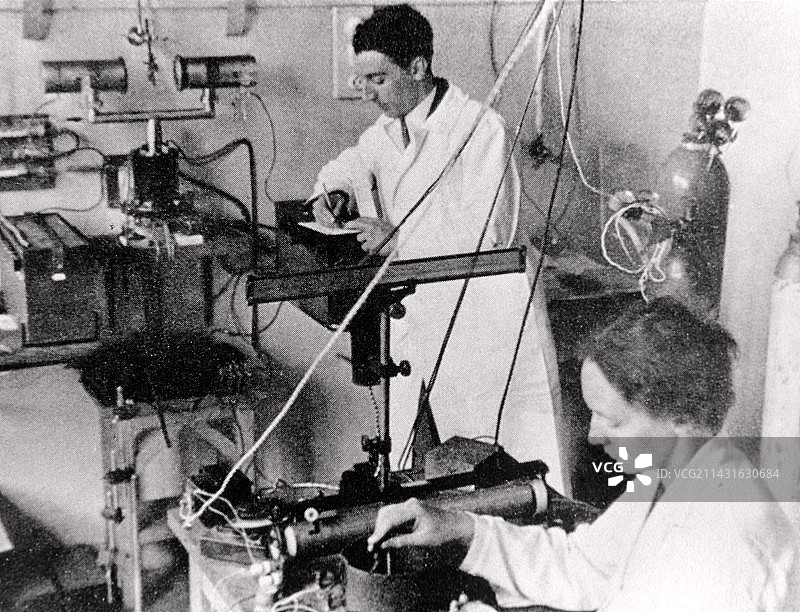 伊雷娜·约里奥-居里和弗雷德里克·约里奥图片素材