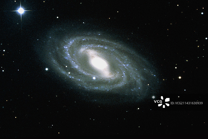 棒旋星系M109图片素材