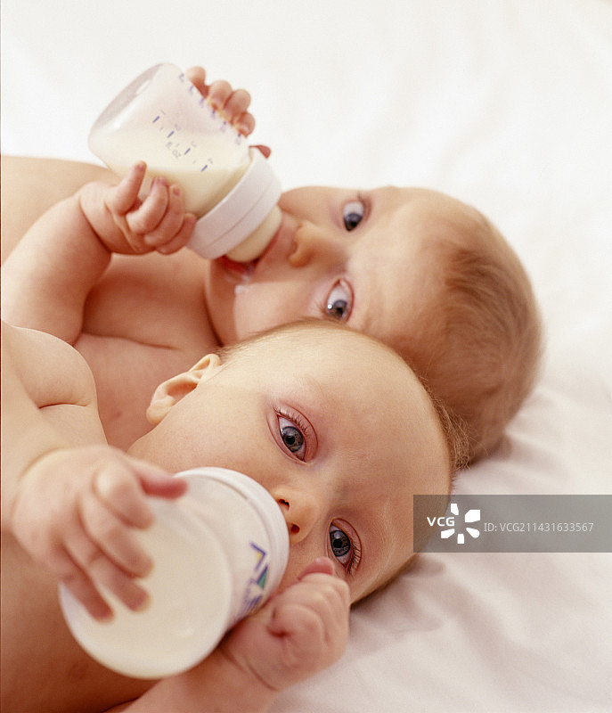 双胞胎男婴图片素材