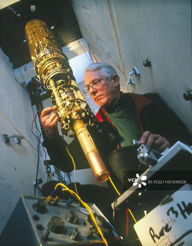 乔治·皮克特教授和他的低温恒温器图片素材