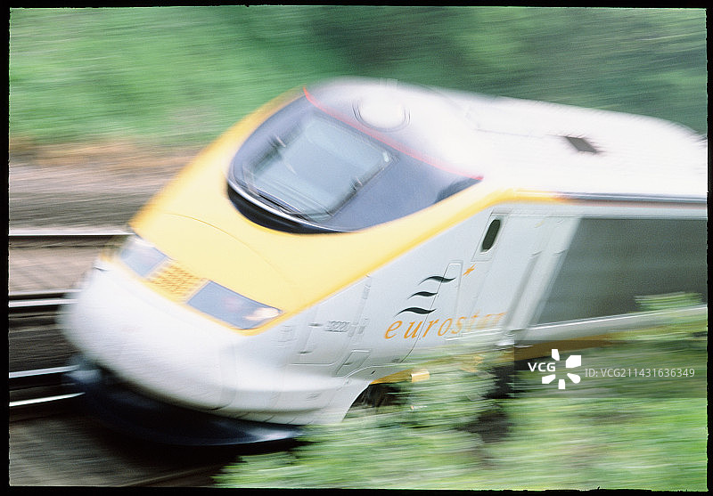 穿越英吉利海峡隧道的列车长时曝光图像图片素材