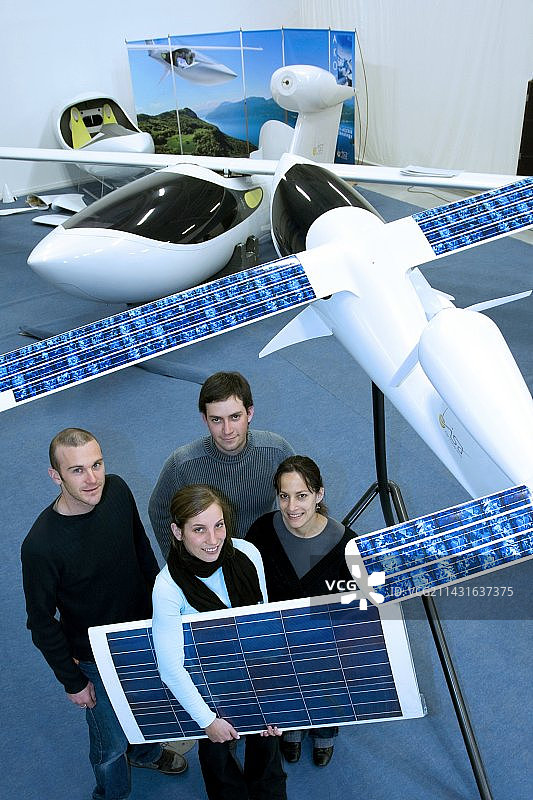 太阳能氢动力混合飞机图片素材