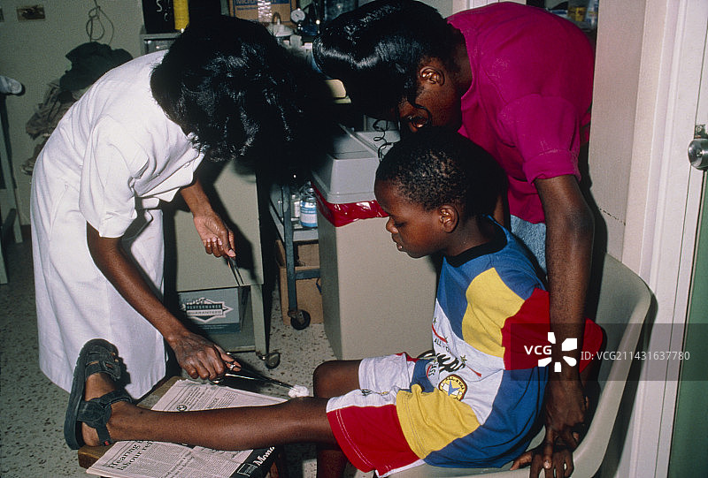 诊所中镰状细胞儿童的溃疡治疗图片素材