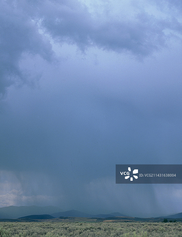 美国俄勒冈州的暴雨图片素材