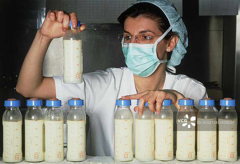 为早产儿准备的人乳图片素材