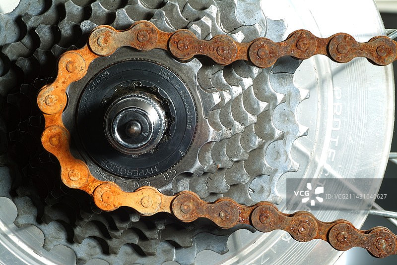 生锈的自行车链条图片素材