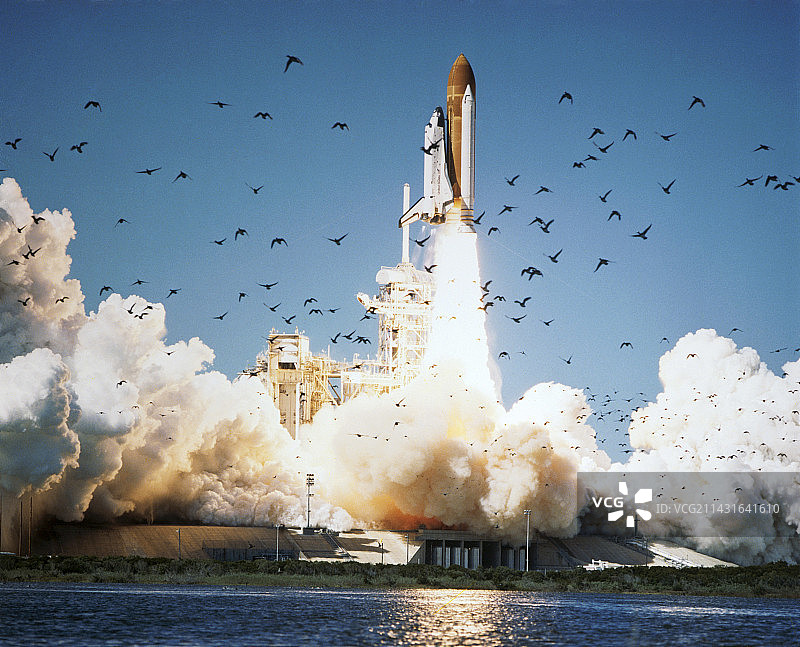 挑战者号航天飞机的发射图片素材