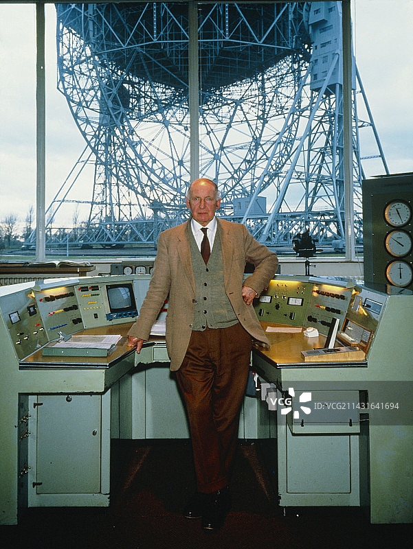 天文学家伯纳德·洛弗尔爵士图片素材