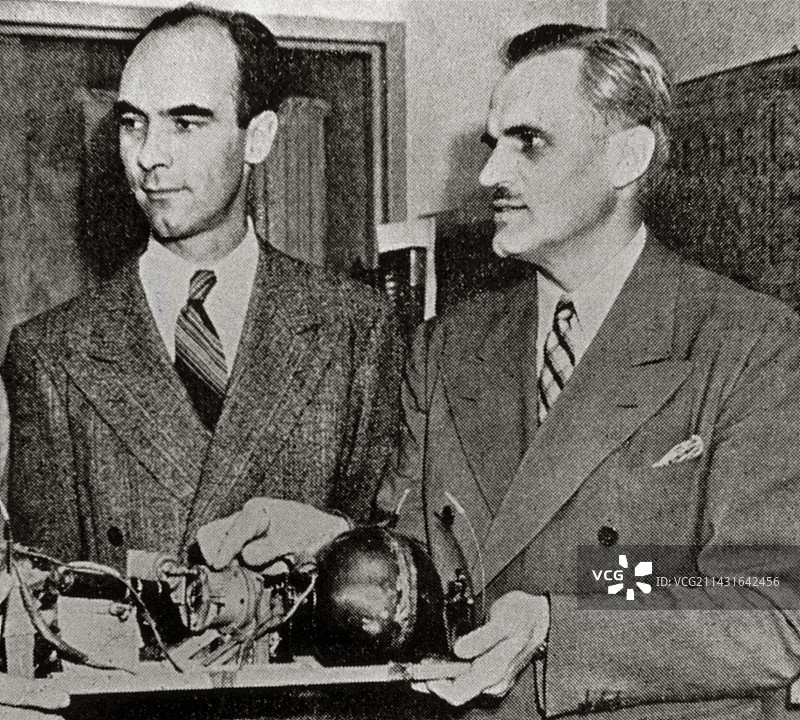 卡尔·戴维·安德森与亚瑟·霍利·康普顿图片素材