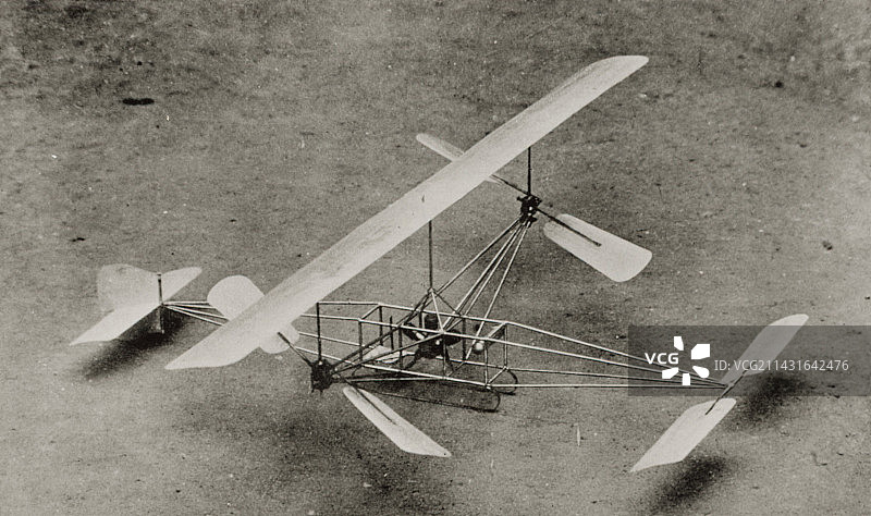 第一架直升机图片素材