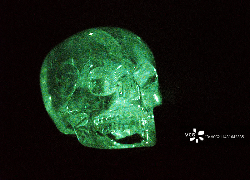 水晶头骨的全息图图片素材