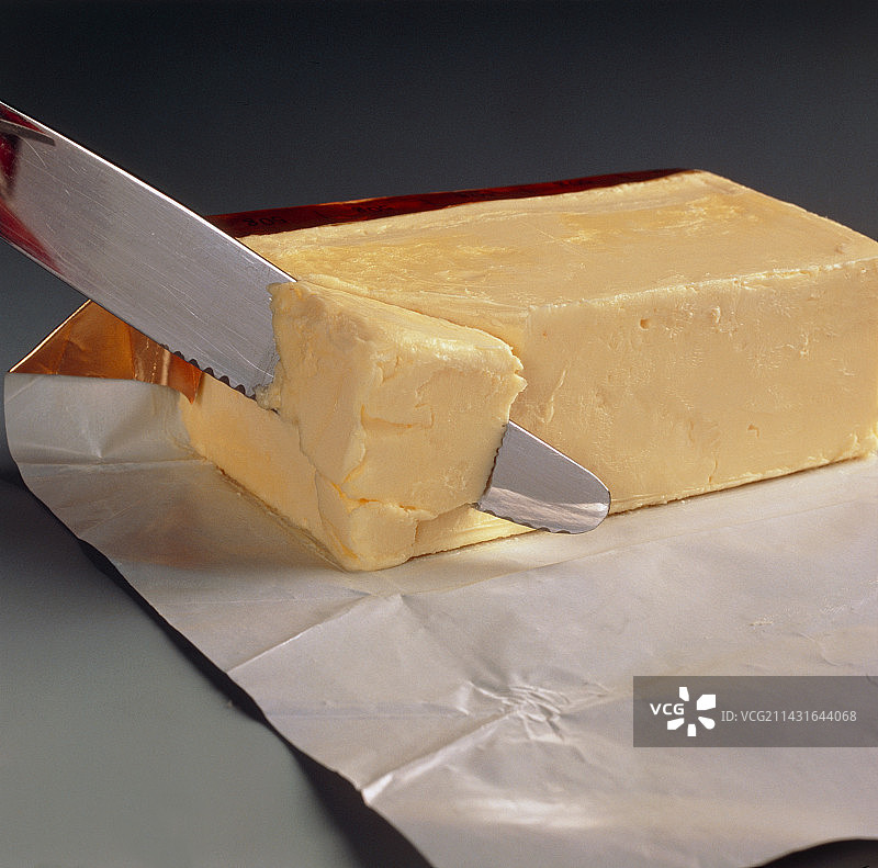 用刀切黄油图片素材