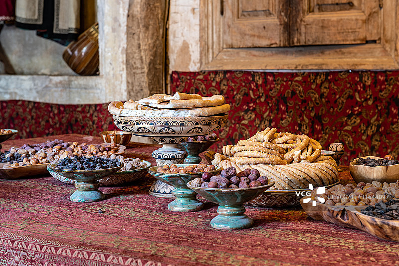 新疆喀什地区干果拼盘图片素材