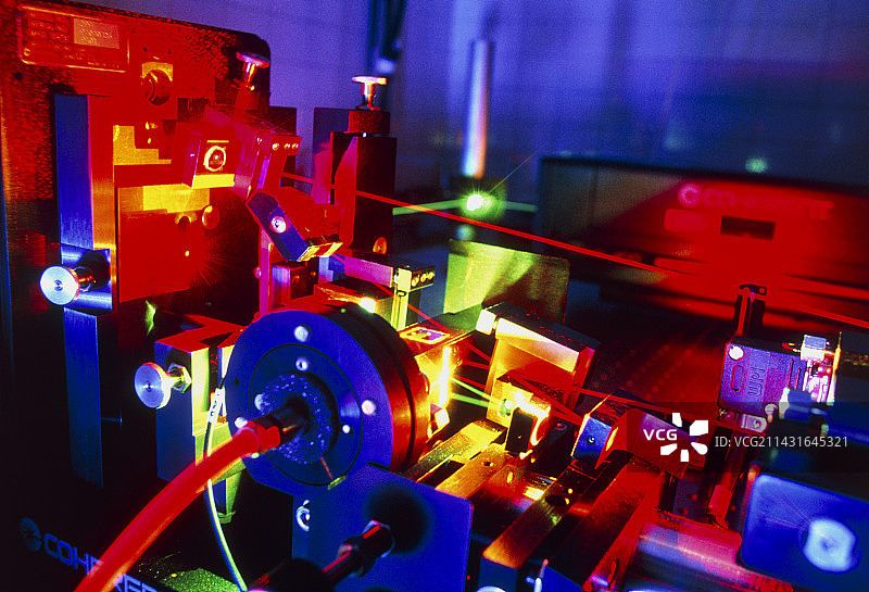 用于大型等离子体设备测量的激光图片素材