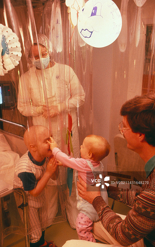 无菌帐篷中的医院病人图片素材