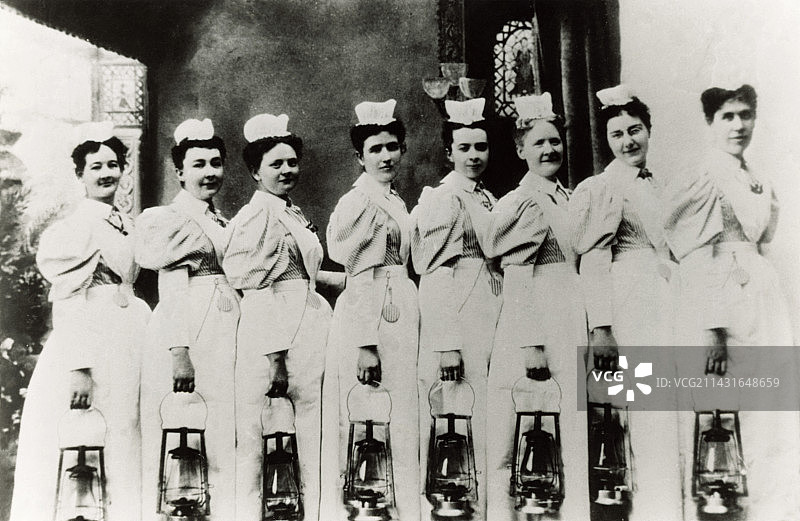 准备夜间查房的护士（1899年）图片素材