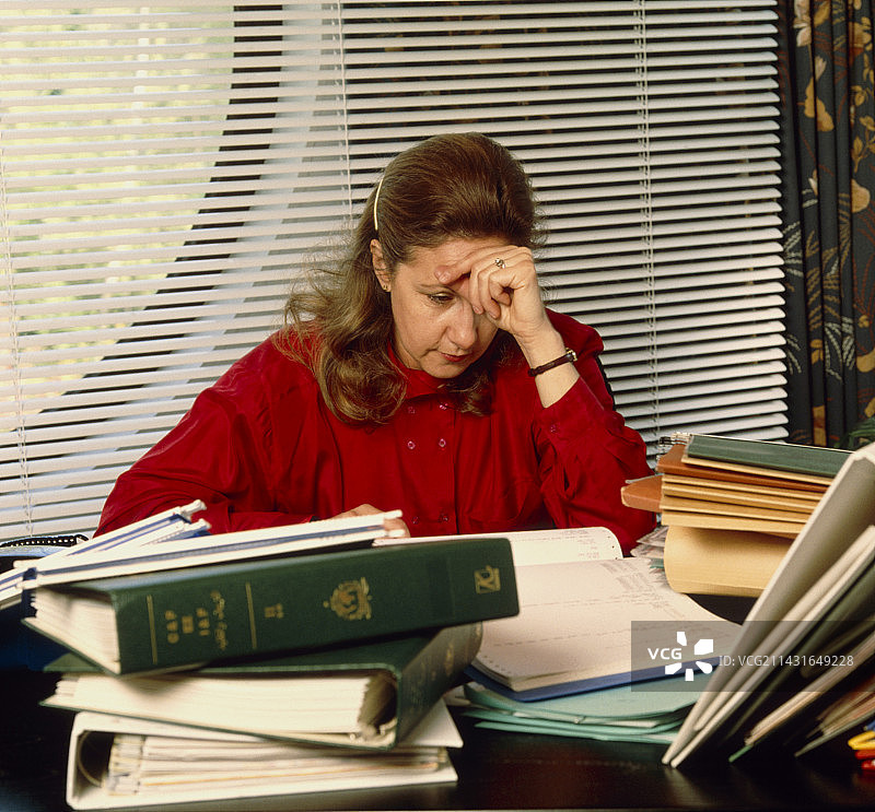工作中压力大的女商人图片素材