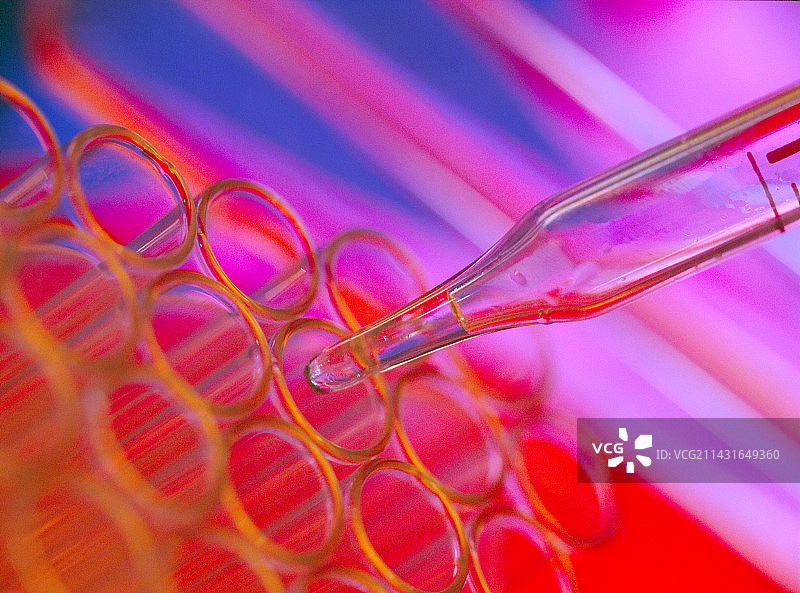 准备顺势疗法稀释液图片素材