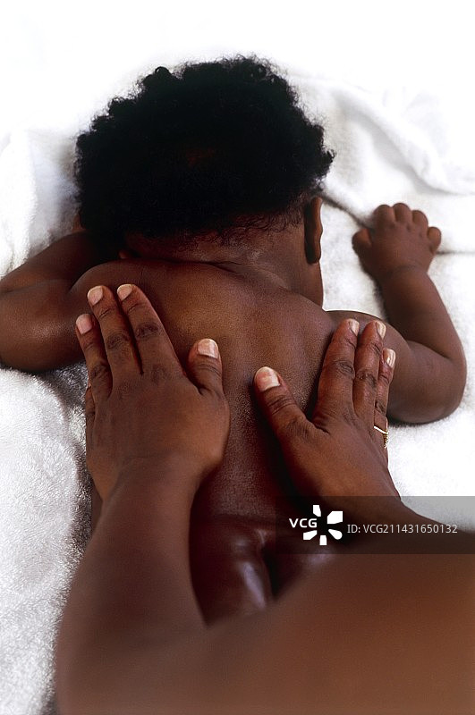 婴儿按摩图片素材