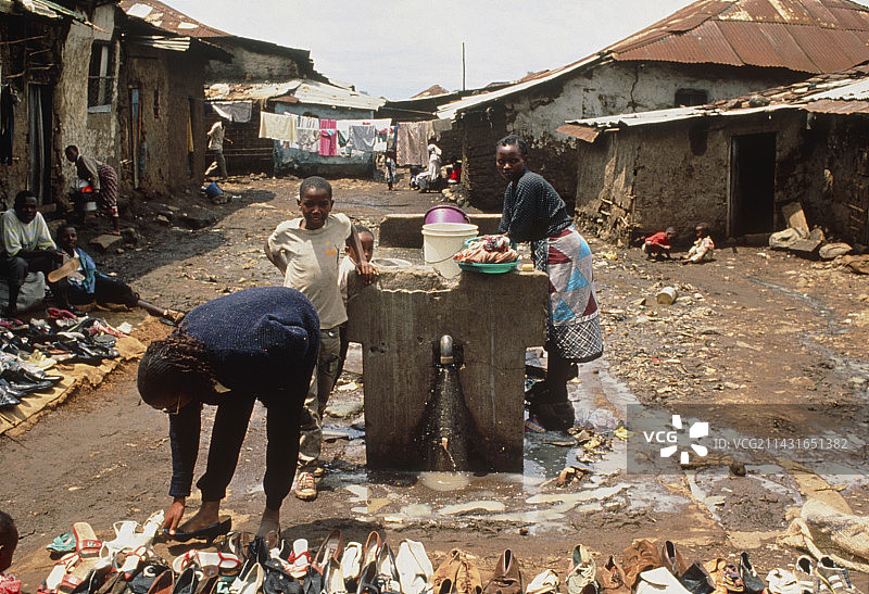 肯尼亚蓬瓦尼不卫生的第三世界贫民窟图片素材
