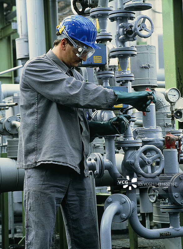 化工厂管道维护工作图片素材