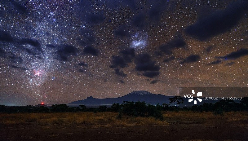 乞力马扎罗山夜空图片素材
