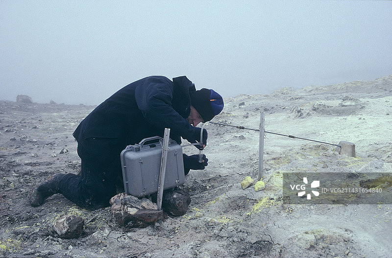 火山气体采样图片素材