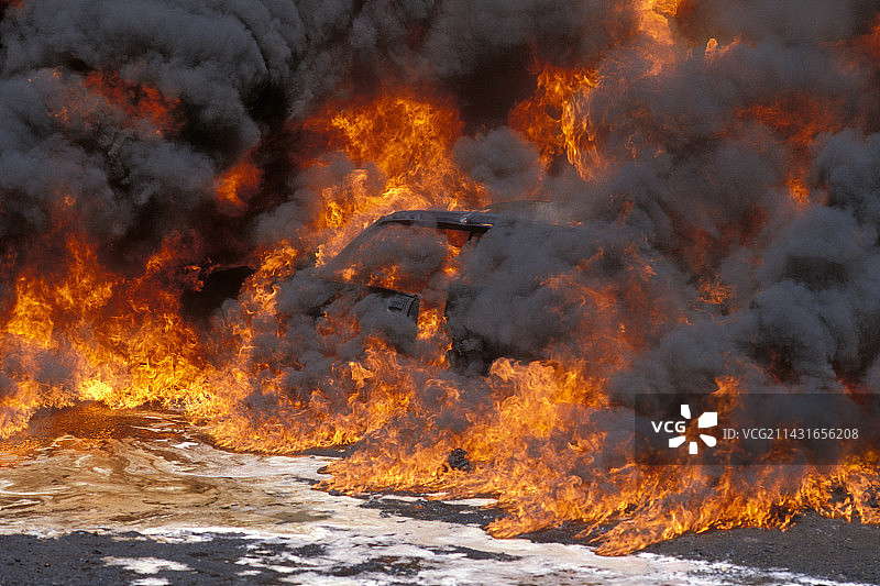 汽油爆炸图片素材