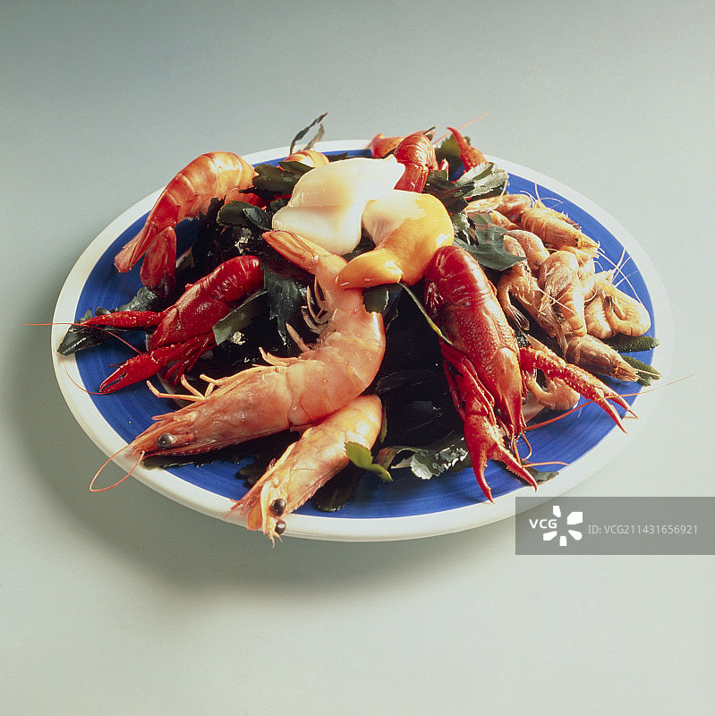 贝类拼盘：对虾和龙虾什锦图片素材