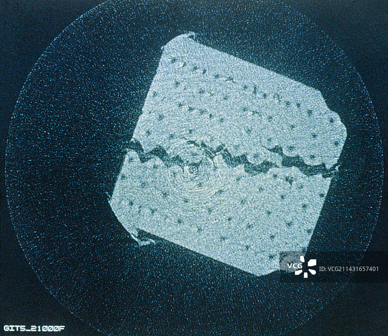 复合材料裂缝的X射线显微镜图像图片素材