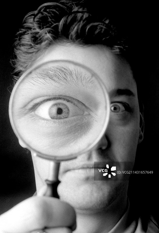 放大的眼睛图片素材