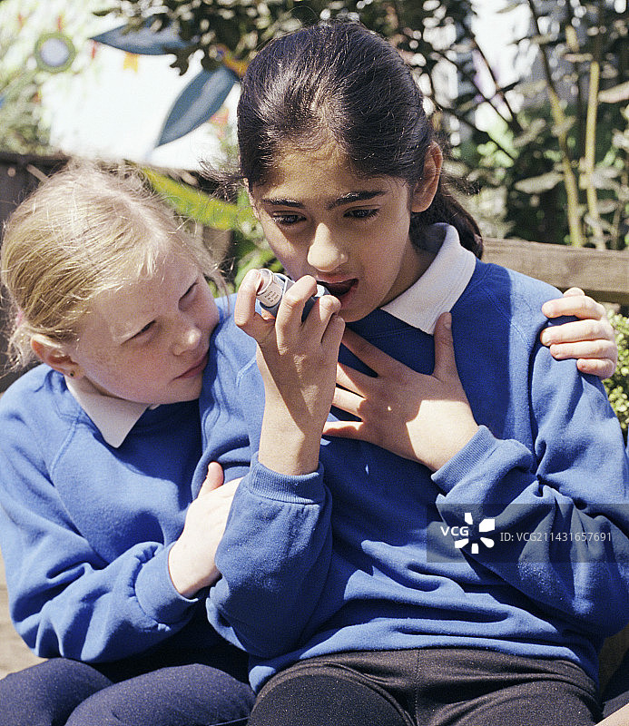 哮喘女孩图片素材