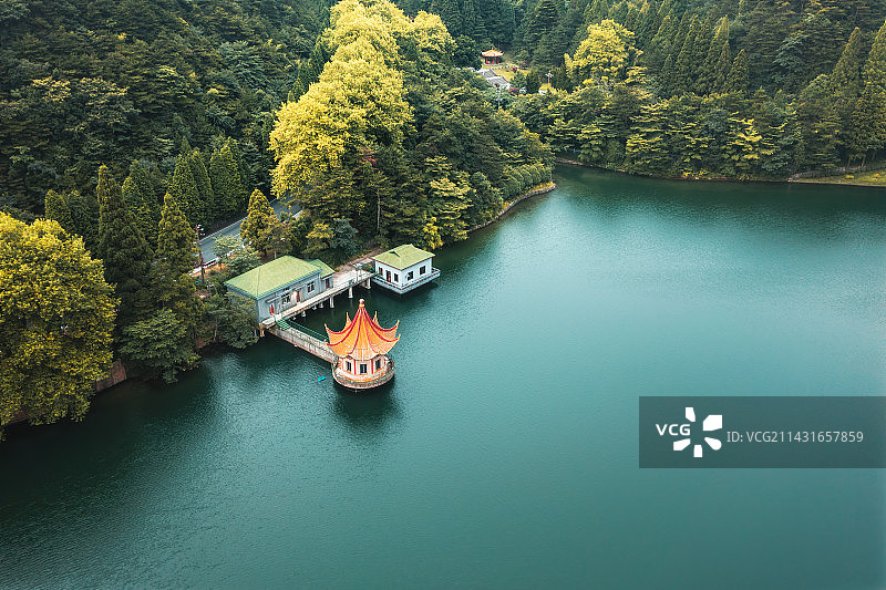 旅游胜地庐山芦林湖湖中亭图片素材