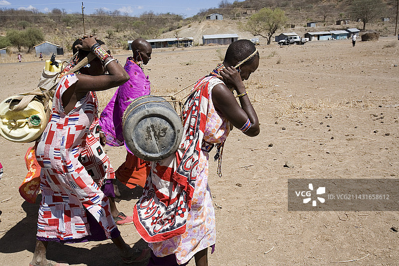 肯尼亚：搬运水图片素材