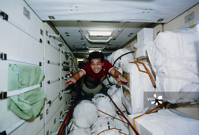 国际空间站的宇航员图片素材