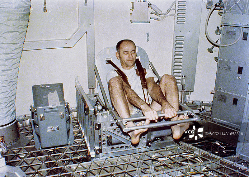 天空实验室宇航员的身体质量实验图片素材