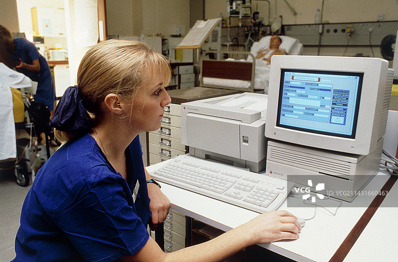 医院重症监护室中的麦金托什电脑图片素材